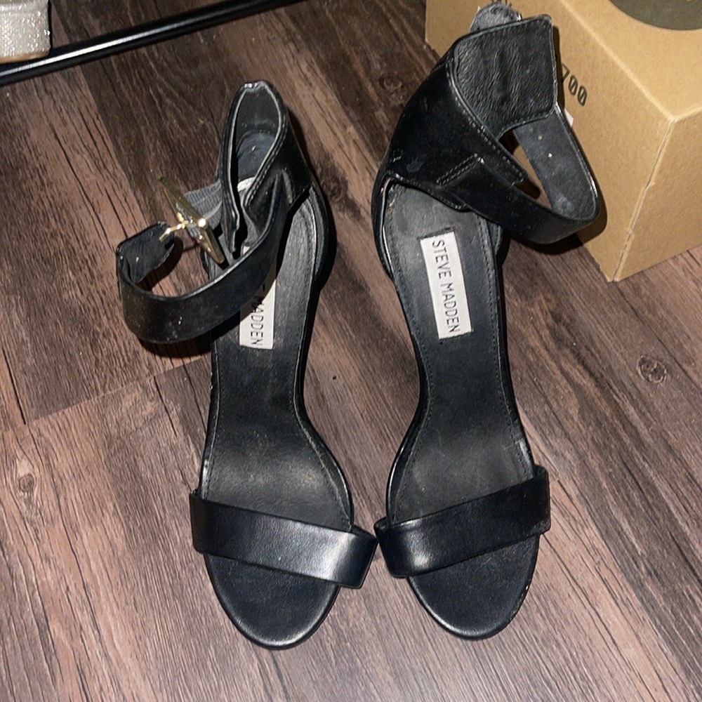 Never worn Steve Madden black thin heels